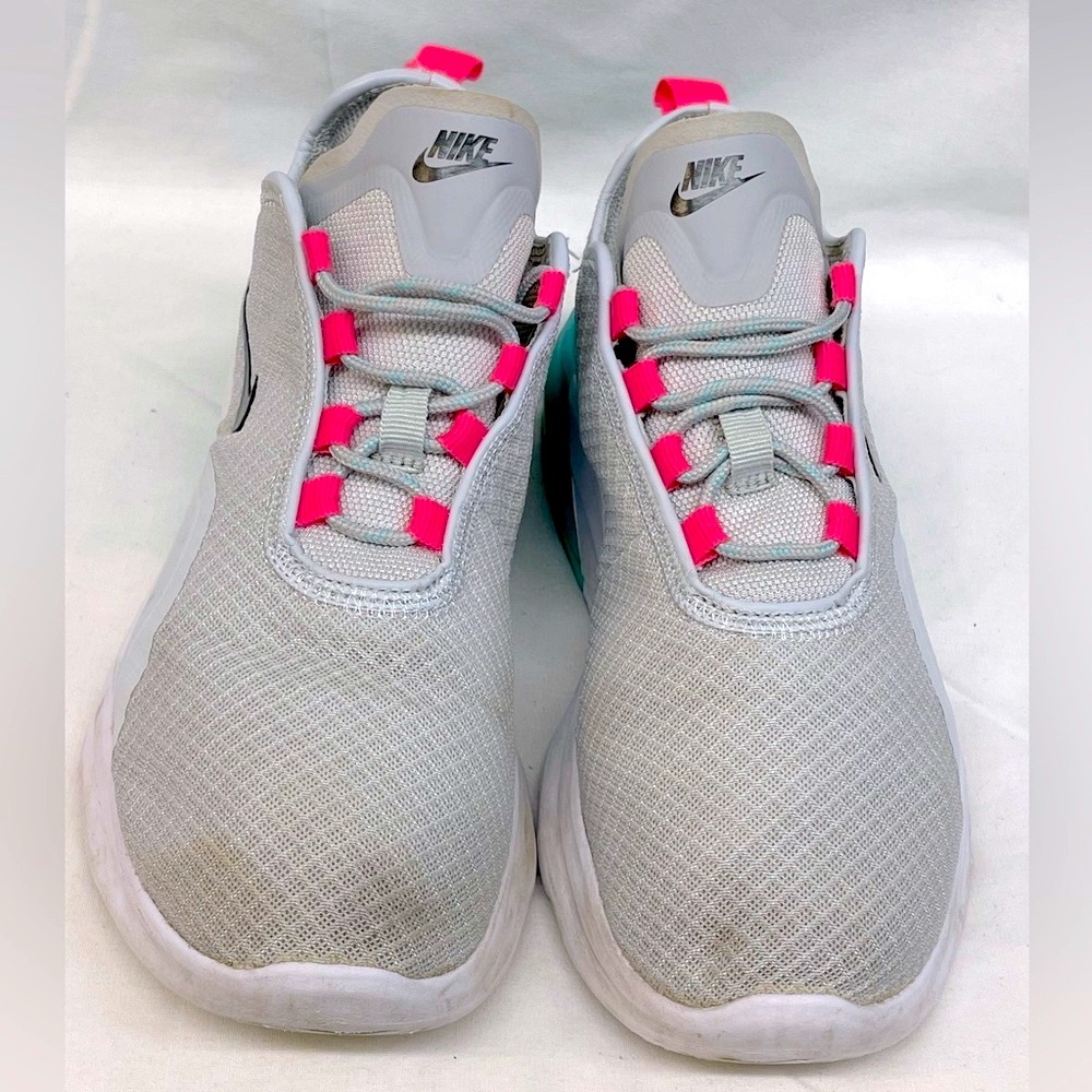 Nike Air Max Gray and Pink Athletic low top sneakers ladies sz 8